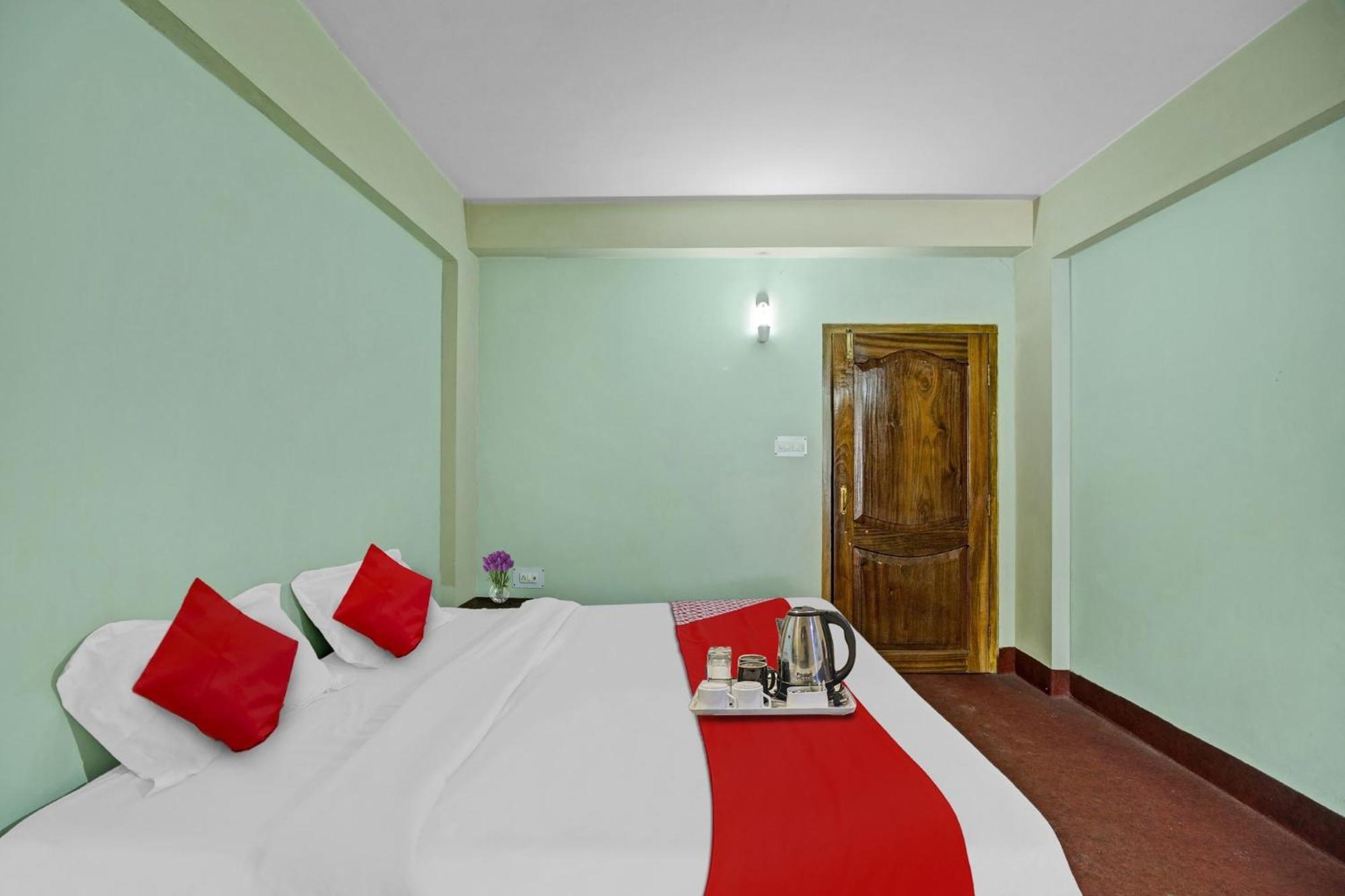 Hotel O Evergreen Guest House Shillong Buitenkant foto