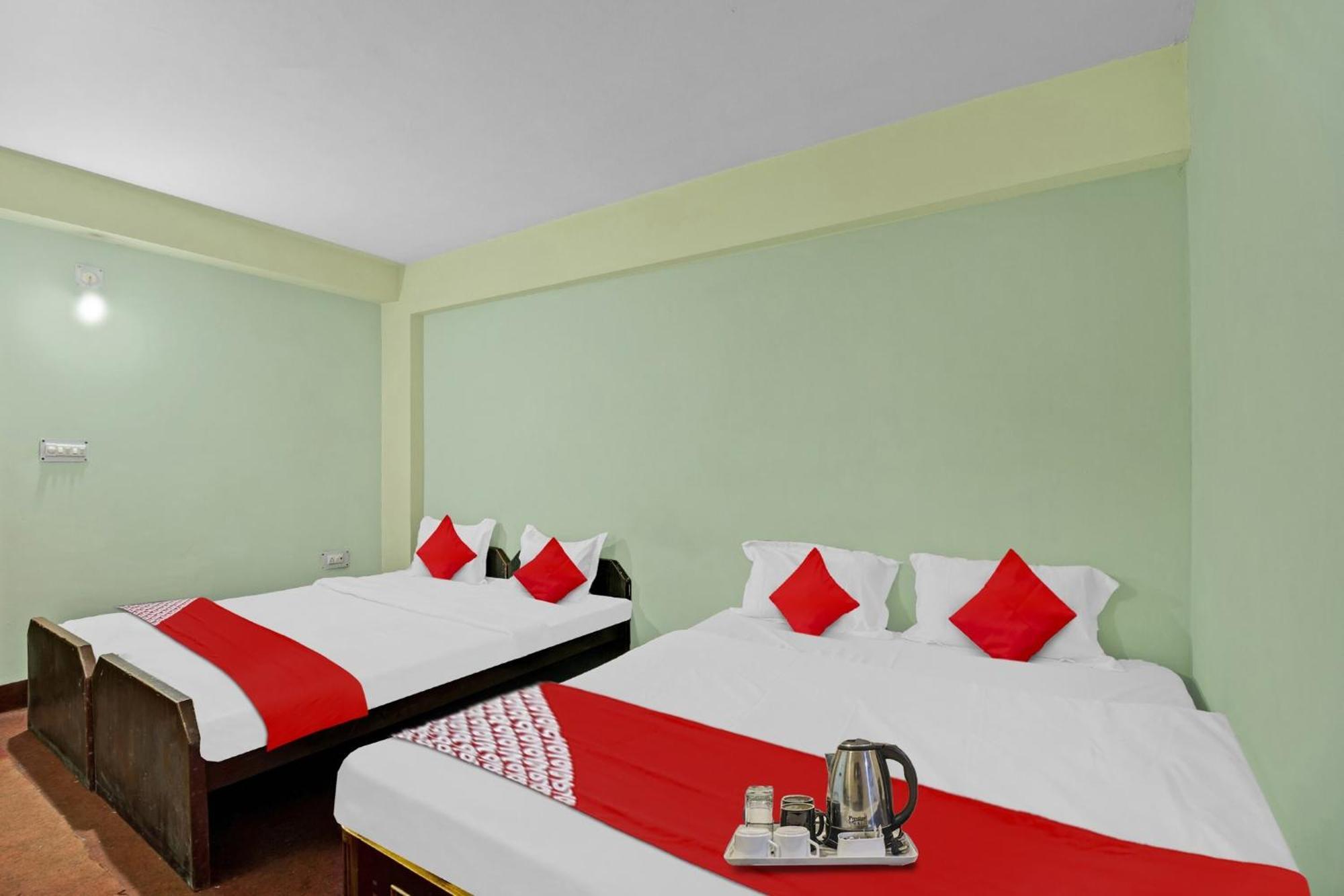 Hotel O Evergreen Guest House Shillong Buitenkant foto